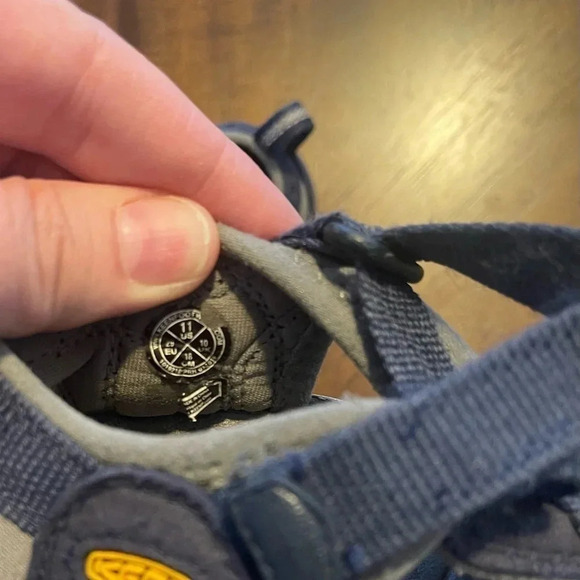 KEEN Venice H2 Closed Toe Water Sandal - Picture 5 of 7